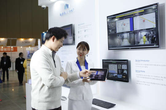 에스원은 경기도 고양 킨텍스에서 열린 제1회 대한민국 안전산업박람회에 전시 부스를 차리고 산업현장이나 국가 기반시설, 빌딩관리 솔루션, 스마트홈 솔루션 등 종합 물리보안 솔루션을 다양하게 소개했다.  에스원 제공